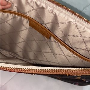 MK laptop case. For example it fits my MacBook Pro